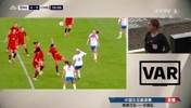 中国女足半场0-5英格兰！主裁查看VAR判点！斯坦维主罚命中！